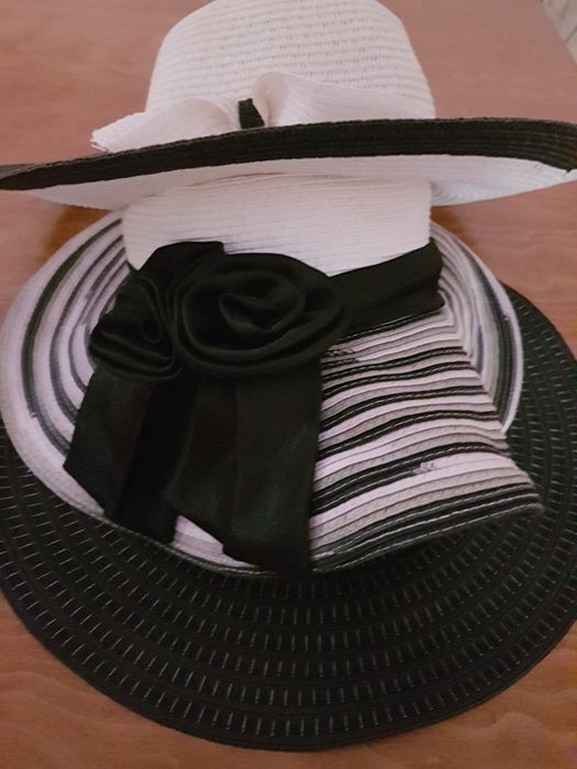 Продавам 3бр.дамски шапки