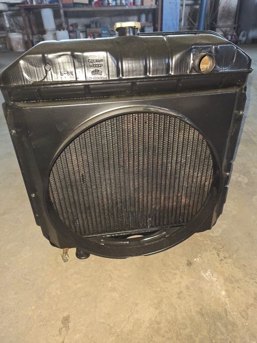 Продам радиатор газ 52 отличное состояние