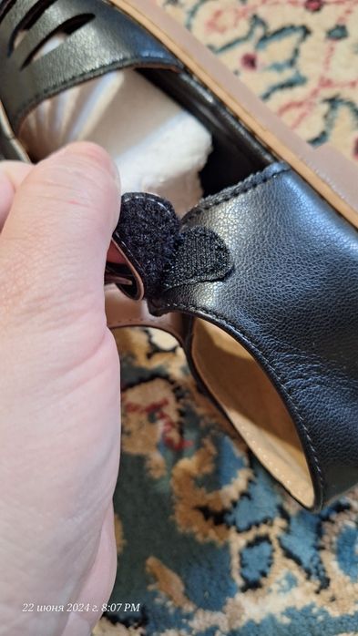 Продам сандалии и туфли для школы