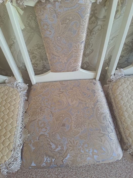 Продам стулья в отличном состоянии.