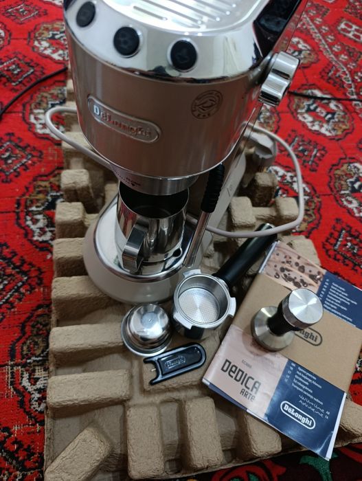 Кофемашина рожковая. Delonghi ec885