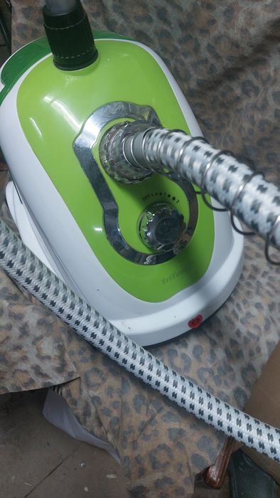 Отпариватель паровой утюг