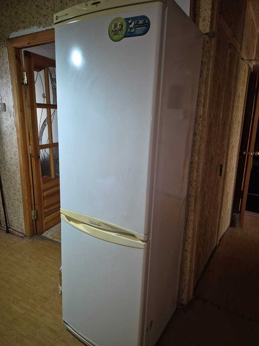 Холодильник LG в рабочем состоянии