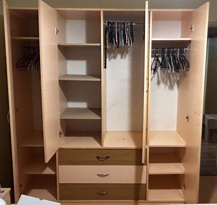 Гардероб - 4 крила + чекмеджета