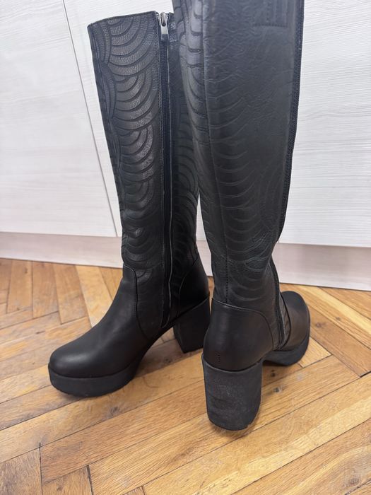 Продавам женски черни ботуши от естествена кожа