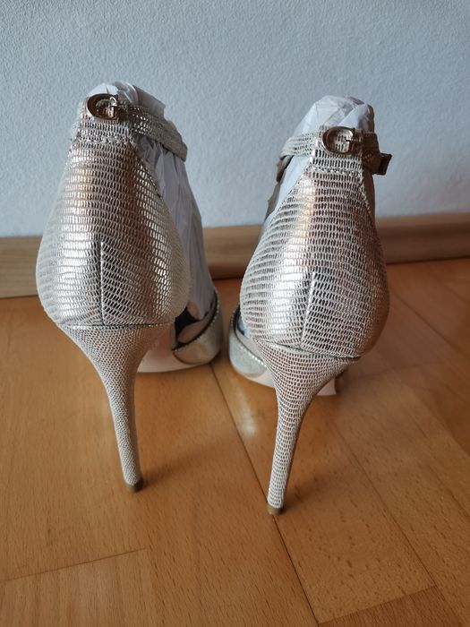 Pantofi damă noi piele naturala Guess 36