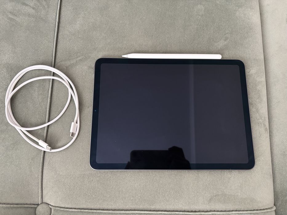 срочно продам iPad Air 2022 64гб серый