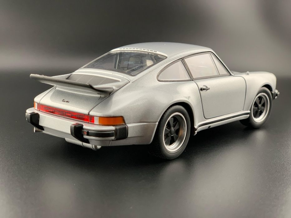 Macheta auto Porsche 911 Turbo 930, Welly, 1/24