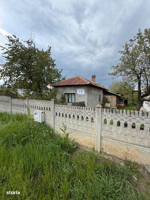 Casa de vanzare ,90 mp constructie ,teren 650mp ,str Rozelor,Filiasi