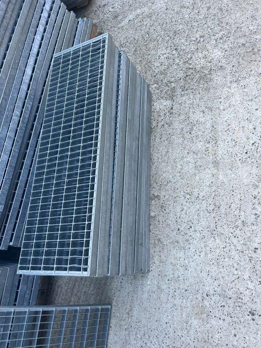 Trepte zincate galvanizate