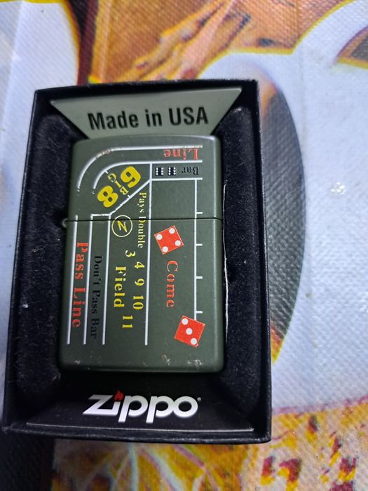 Vând bricheta Zippo