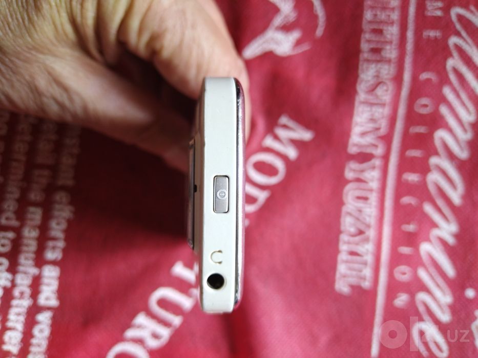 Продаётся Nokia E72-1 рабочий.