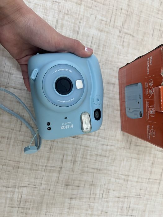 Продам instax mini 11