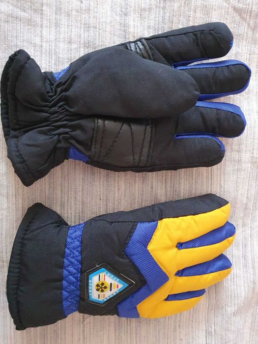 НОВА ЦЕНА Жилетка, шапки, ръкавички