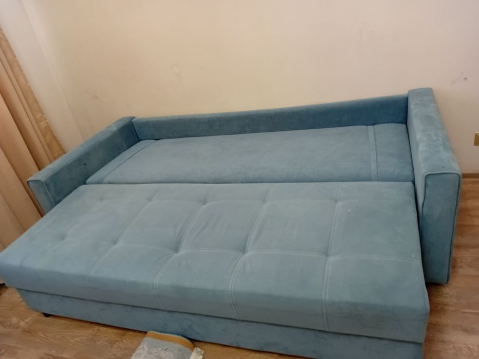 Продам красивый бирюзовый диван