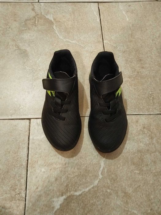 Детски футболни обувки