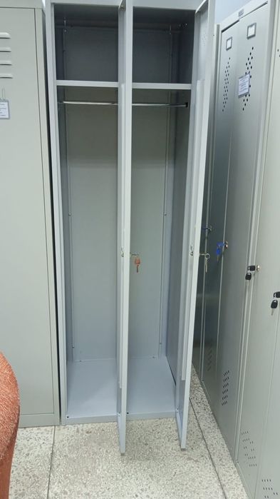 Продам металлические шкафы для раздевалки