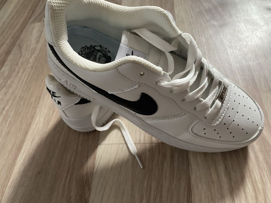 Продам кроссовки