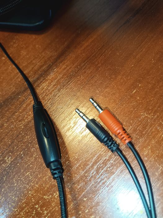 Продаю наушники Microlab K280B + подставка