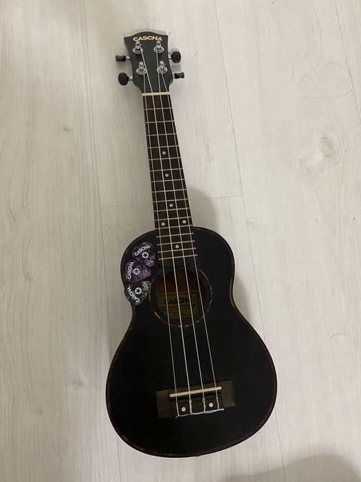 продам укулеле дешево