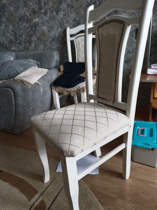 Продам стулья белого цвета