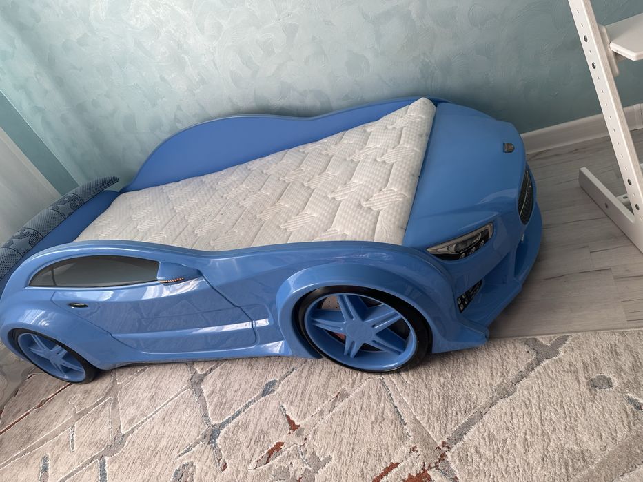 Продается машинка кровать