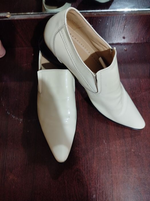 Oq tufli sotiladi razmer 41