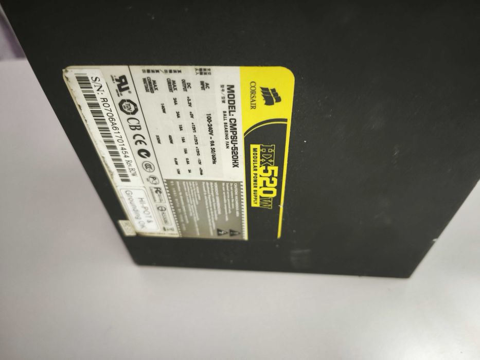 Sursa Corsair CMPSU 520HX fara cabluri modulara