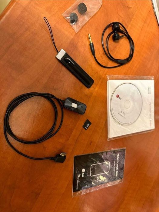 Smartphone LG KC 910 Renoir, din 2008, camera digitala de 8 MPX