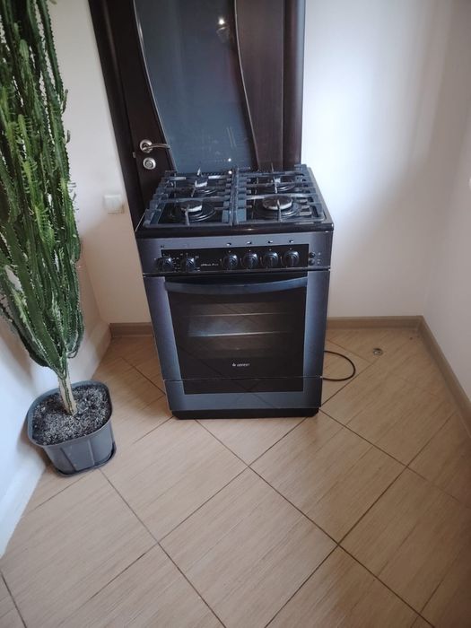 Продам газовую плиту Гефест