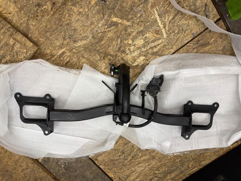 Carlig remorcare original Tesla model 3