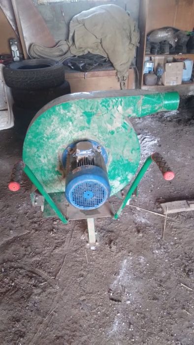 Продам зерно дробилку