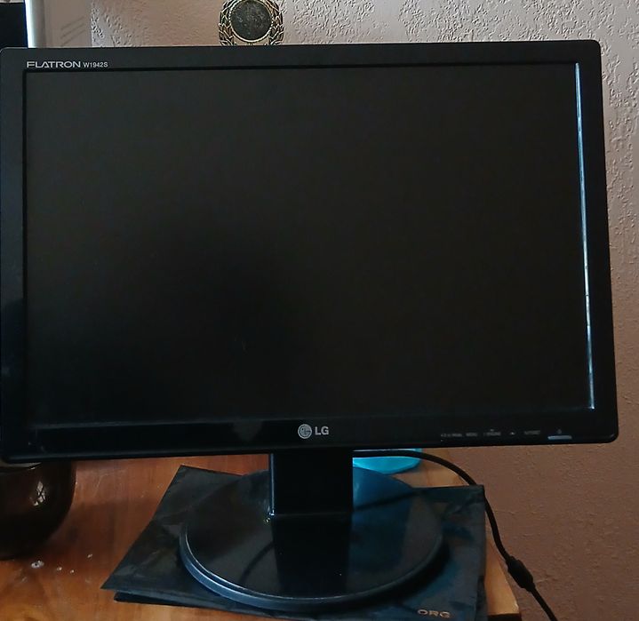 Монитор на 19  в хорошем состоянии