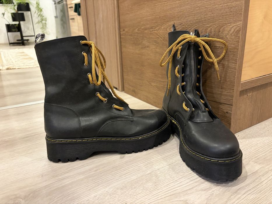 Два чифта боти тип кубинки