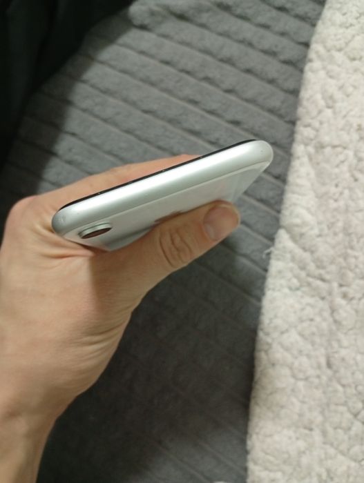 Продам Iphone xr