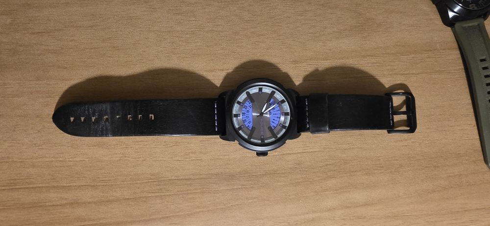 продавам мъжки часовни Diesel, Police,Tommy