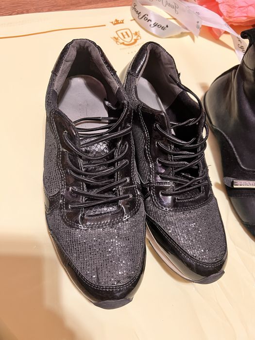 Кроссовки и ботинки