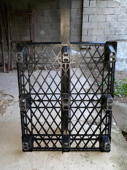 Поддоны пластиковые, размер 1,2*1,0*12