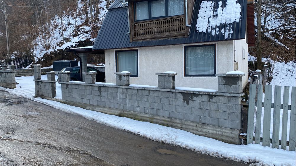 Vind cabana sau schimb cu apartament 2 camere in reghin