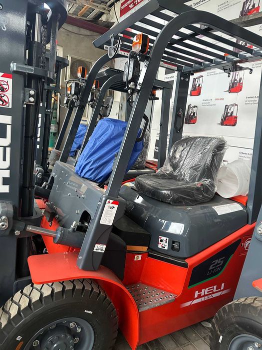 Электрический вилочный погрузчик /elektrli pogruzchik/ HELI CPD18 3м