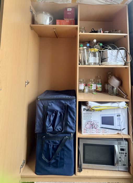 Большой шкаф.