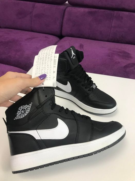 Jordan negru alb