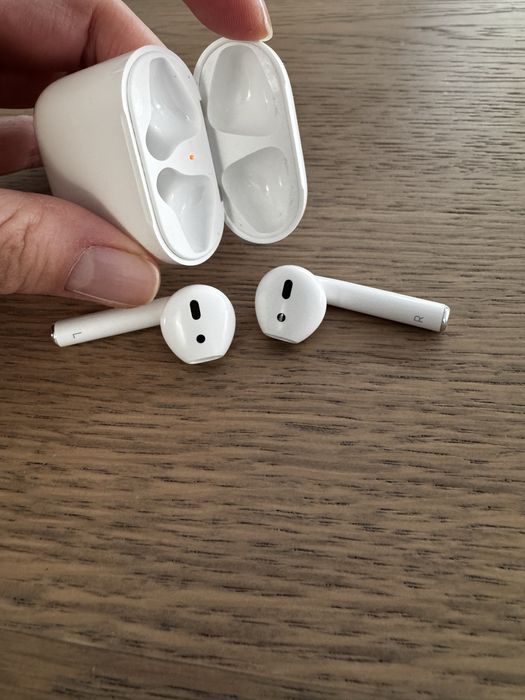 Apple AirPods 2  (EMC2862)