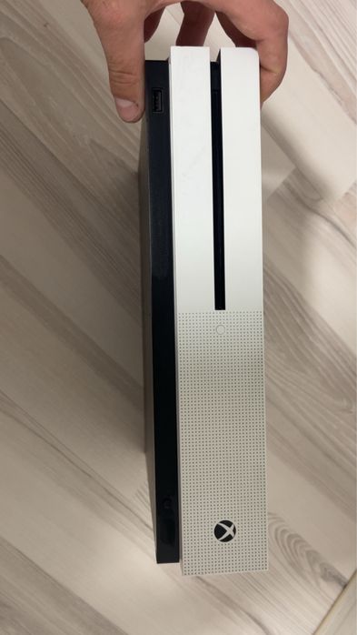 Vând Xbox One S, 600 lei