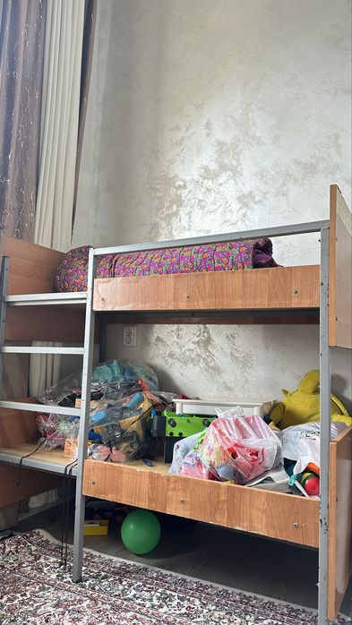 Детский кровать без матраса.