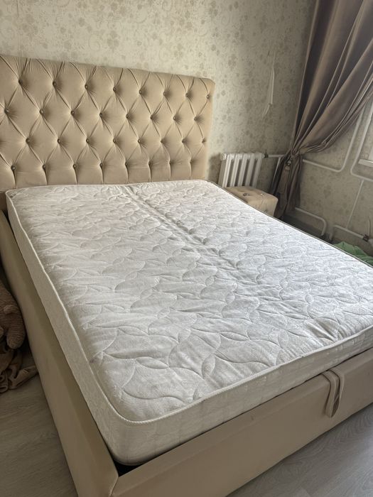 Продам кровать с матрасом