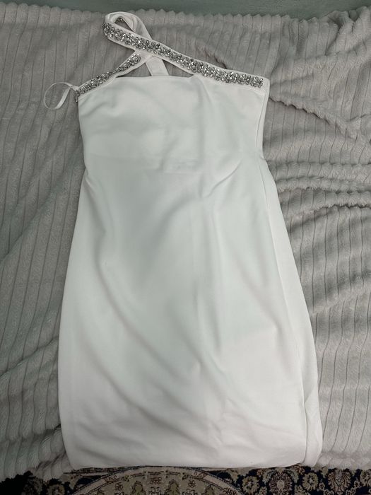 Платье белое размер L