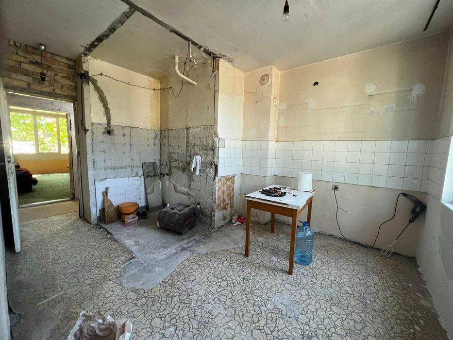 Продава се Тристаен апартамент в Търговище, Център - 90 кв.м за 901 €/кв.м - Снимка #4