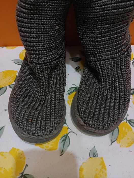UGG ботуши плетени N 38