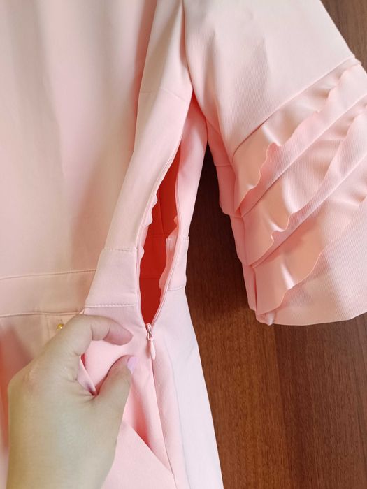 Красива Розова рокля